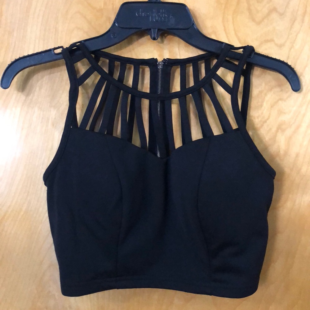 ✨NEW✨ Dressy black crop top